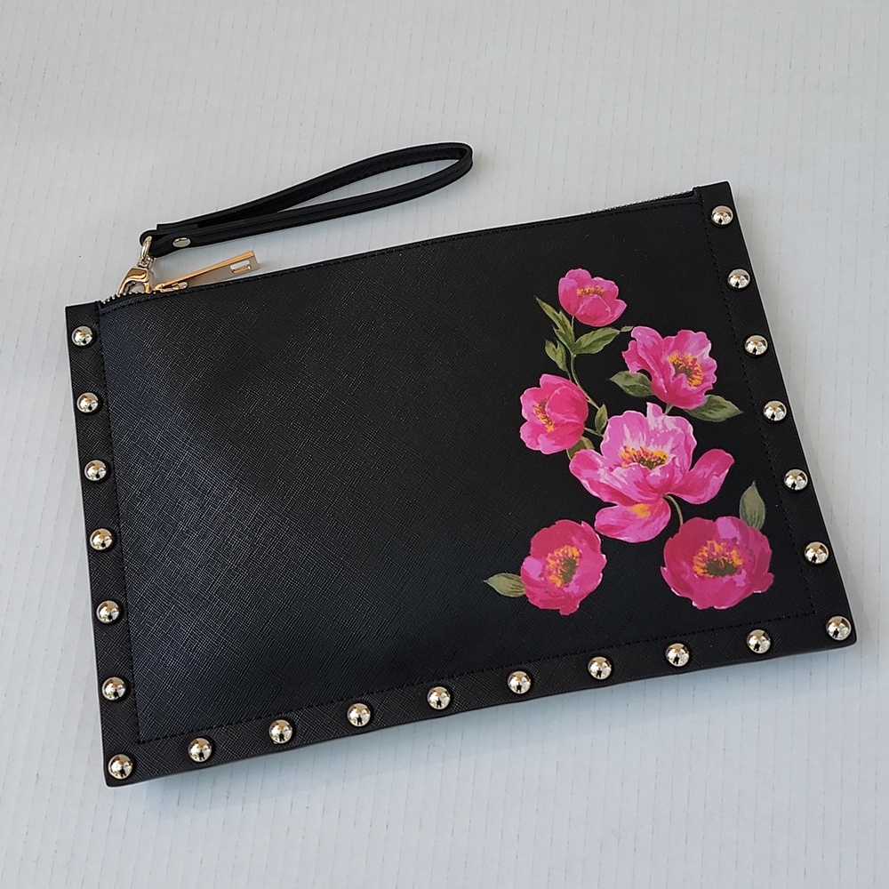 NWOT WHITE HOUSE BLACK MARKET LARGE CLUTCH/WRISTLET